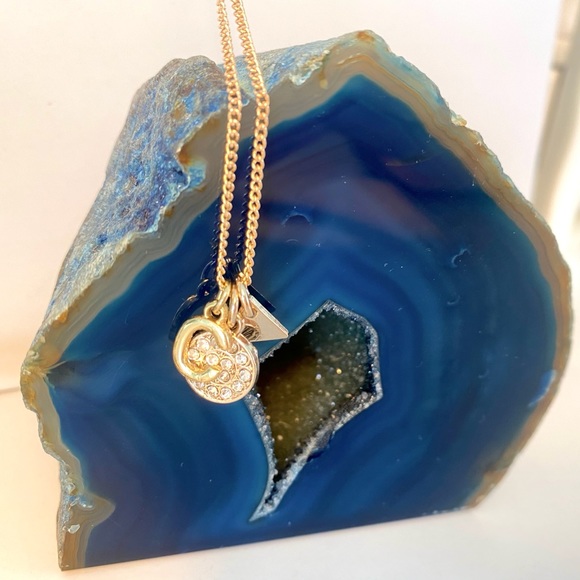 gold initial geometric charm necklace - Picture 3 of 4